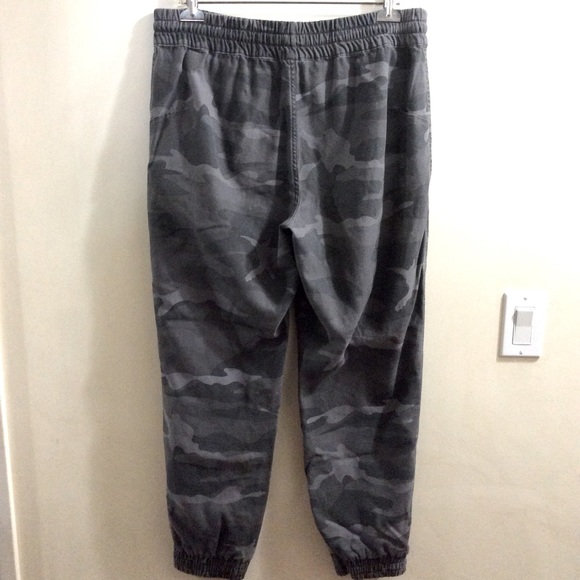 TNA Aritzia ALIX grey camo jogger pants - Picture 4 of 8
